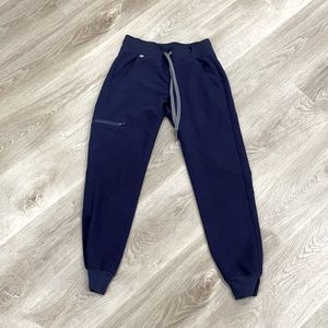 Figs Zamora jogger scrub pants in navy petite xxs